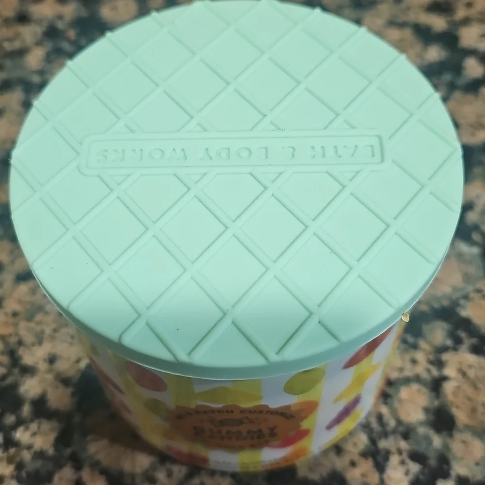 BBW Gummy Candies Exclusively Fragranced Soy Blend 3 Wick Candle - Picture 3 of 4